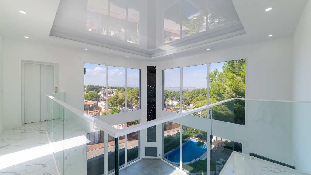 For sale - 6 Bedroom 3 Bathroom Villa in Los Balcones - Los Balcones  - Alicante