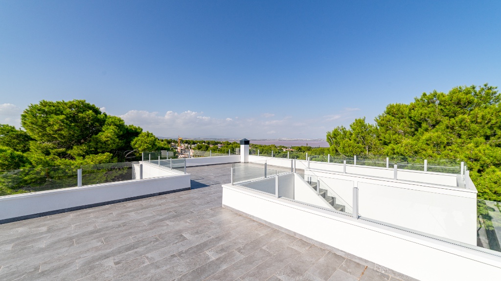 For sale - 6 Bedroom 3 Bathroom Villa in Los Balcones - Los Balcones  - Alicante