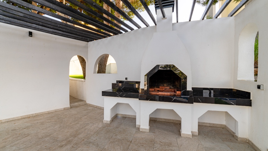 For sale - 6 Bedroom 3 Bathroom Villa in Los Balcones - Los Balcones  - Alicante