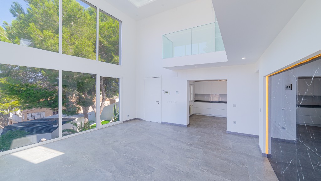 For sale - 6 Bedroom 3 Bathroom Villa in Los Balcones - Los Balcones  - Alicante