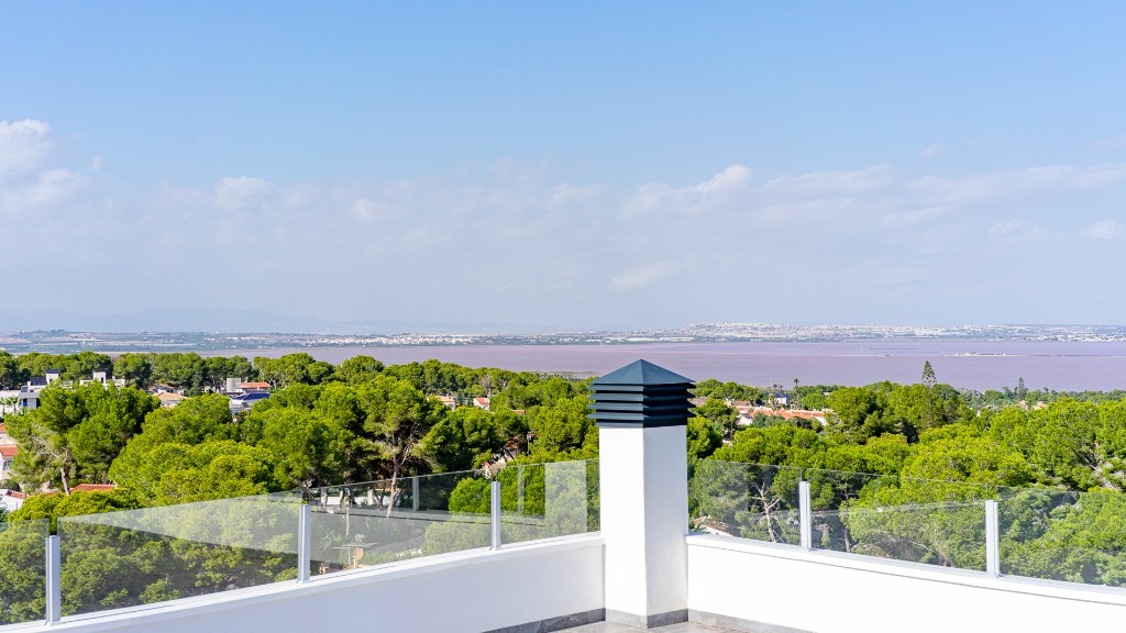 For sale - 6 Bedroom 3 Bathroom Villa in Los Balcones - Los Balcones  - Alicante
