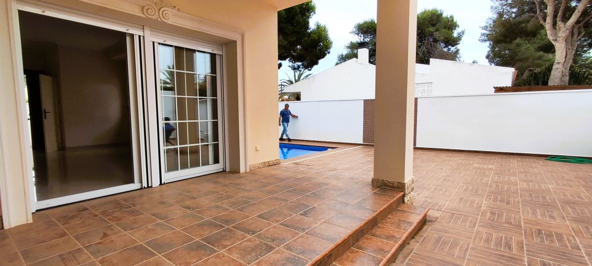 For sale - 4 Bedroom 4 Bathroom Villa in CABO ROIG - , CABO ROIG, Alicante, Spain - Alicante
