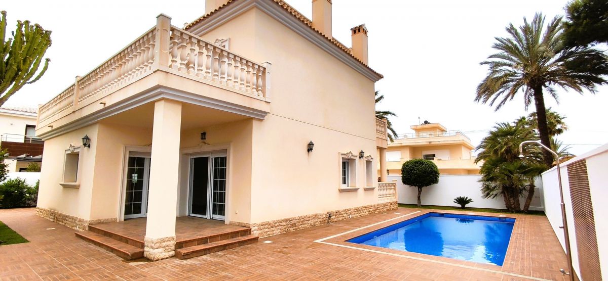 For sale - 4 Bedroom 4 Bathroom Villa in CABO ROIG - , CABO ROIG, Alicante, Spain - Alicante