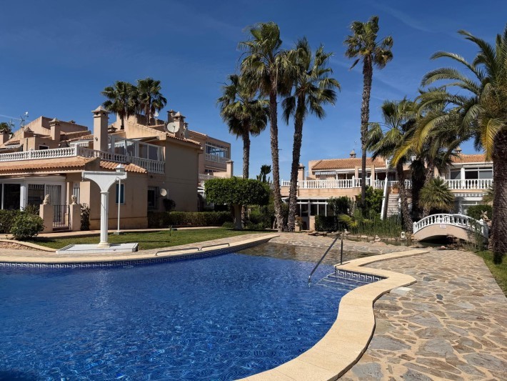 For sale - 2 Bedroom 1 Bathroom Property in Playa Flamenca - Playa Flamenca  - Alicante