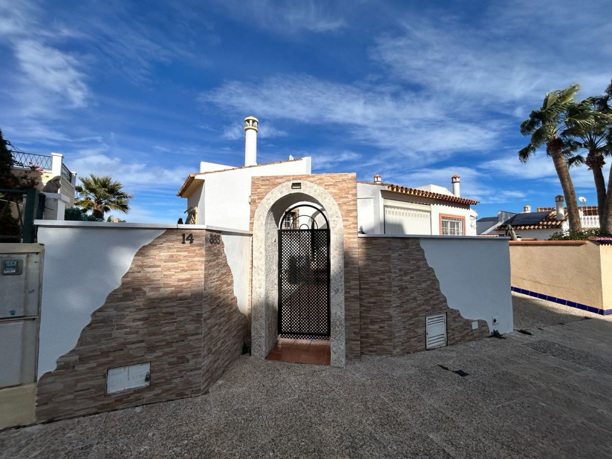 For sale - 3 Bedroom 2 Bathroom Semi Detached in VILLAMARTIN - , VILLAMARTIN, Alicante, Spain - Alicante