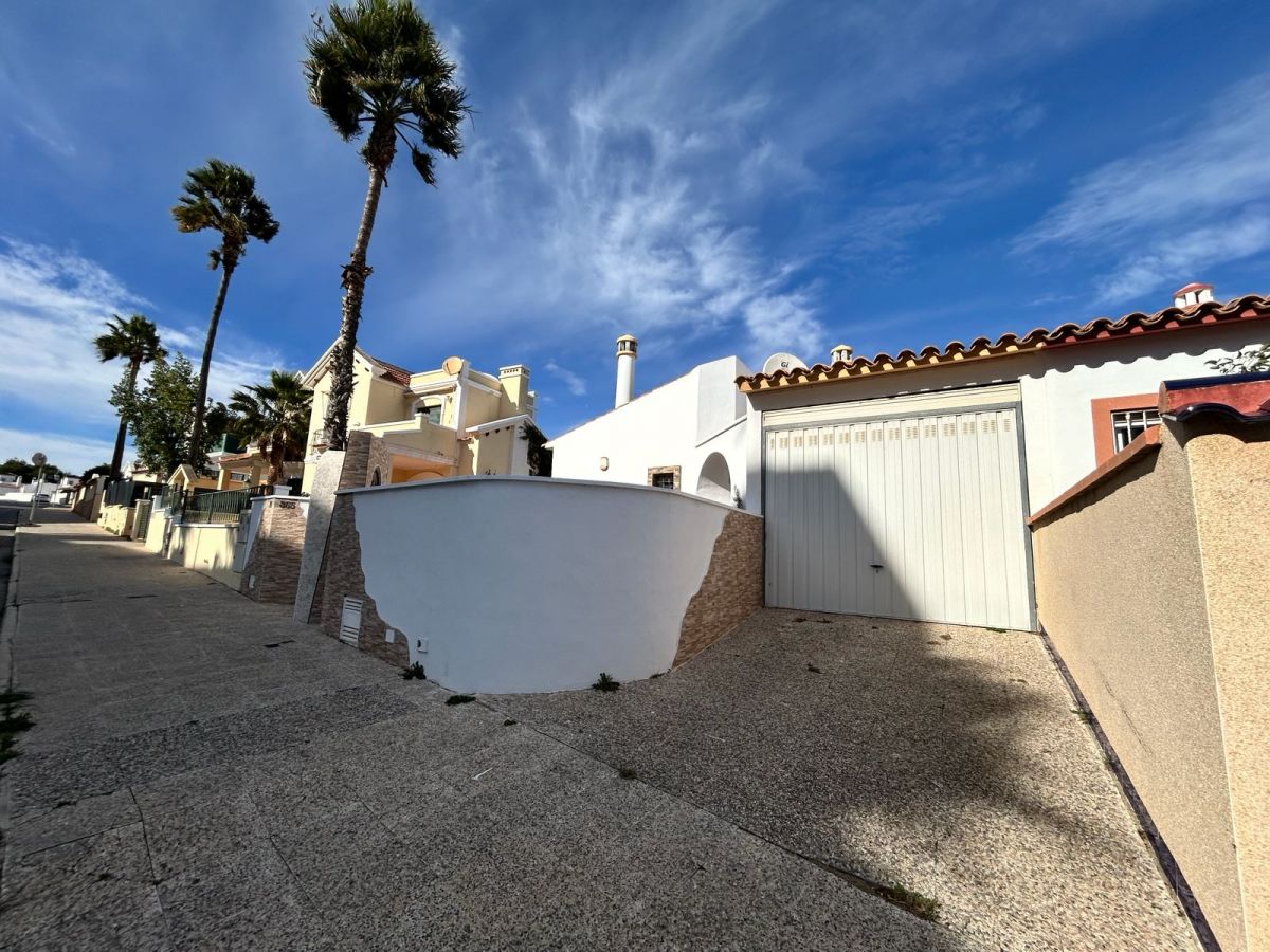 For sale - 3 Bedroom 2 Bathroom Semi Detached in VILLAMARTIN - , VILLAMARTIN, Alicante, Spain - Alicante