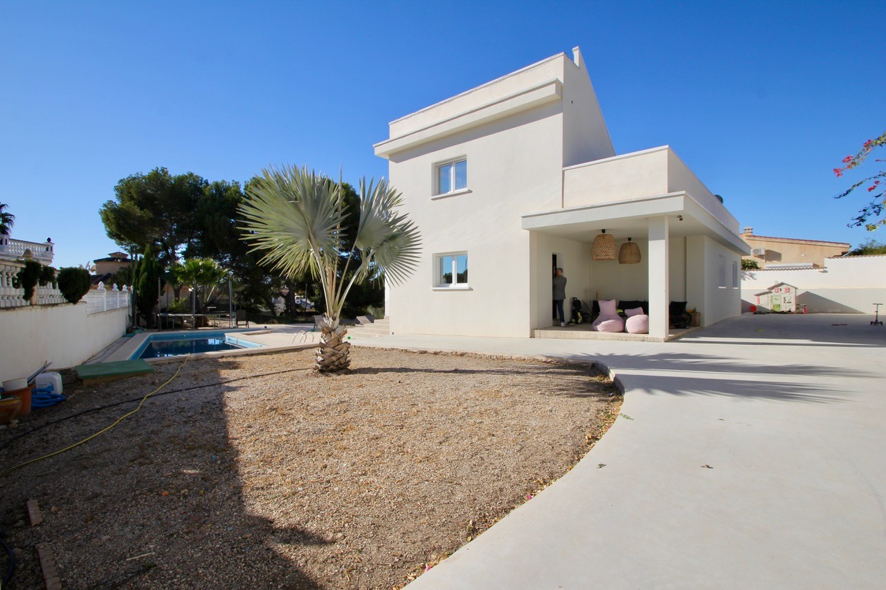 For sale - 3 Bedroom 3 Bathroom Villa in Rojales - Ciudad Quesada  - Alicante