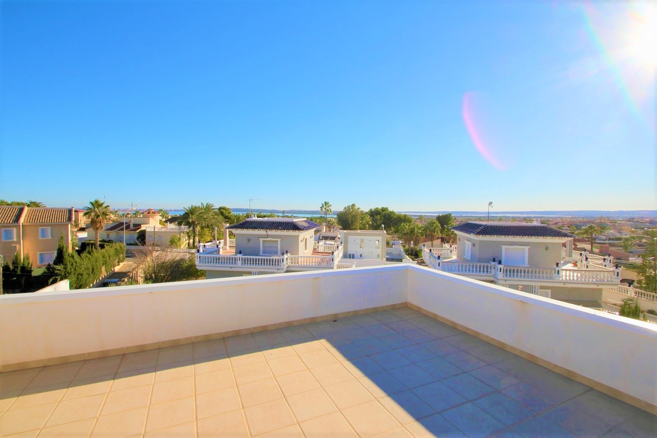 For sale - 3 Bedroom 3 Bathroom Villa in Rojales - Ciudad Quesada  - Alicante
