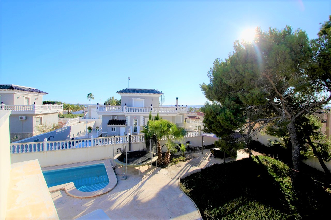 For sale - 3 Bedroom 3 Bathroom Villa in Rojales - Ciudad Quesada  - Alicante
