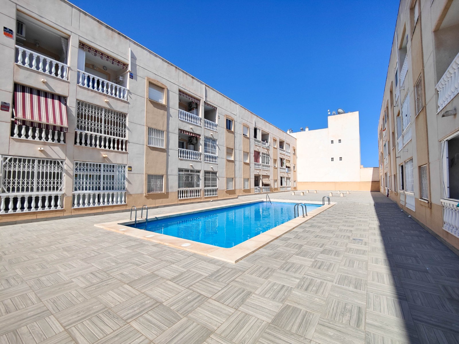 For sale - 2 Bedroom 1 Bathroom Apartment in Torrevieja - Antonio Machado  - Alicante