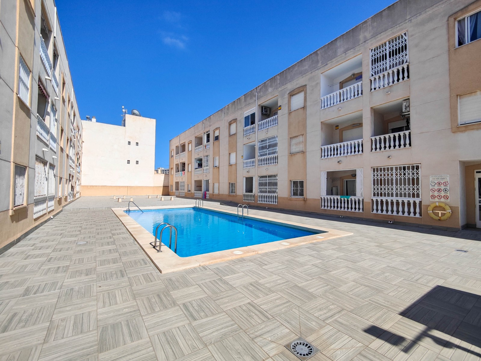 For sale - 2 Bedroom 1 Bathroom Apartment in Torrevieja - Antonio Machado  - Alicante