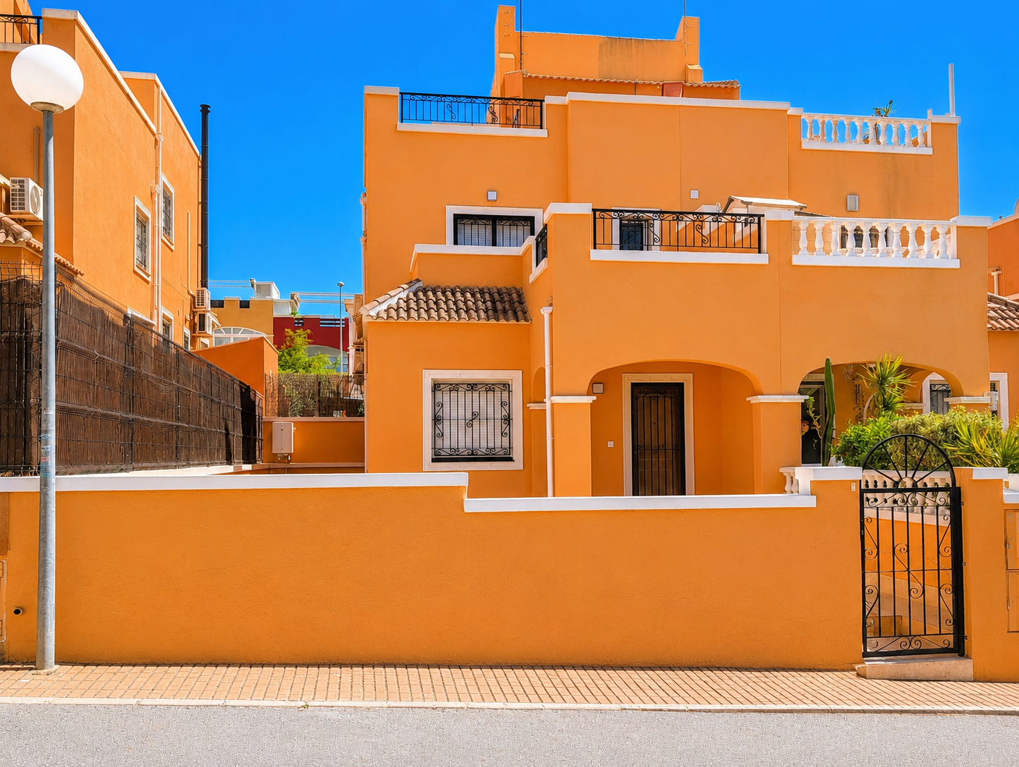 For sale - 3 Bedroom 2 Bathroom Chalet in Orihuela Costa - Dream Hills  - Alicante