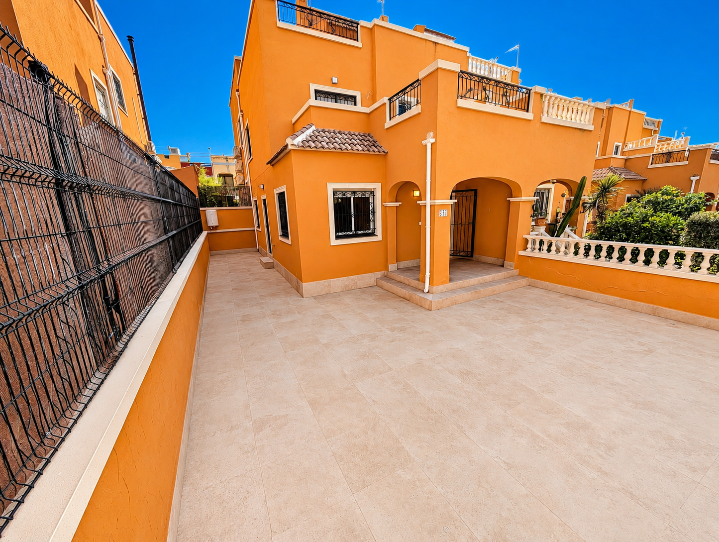 For sale - 3 Bedroom 2 Bathroom Chalet in Orihuela Costa - Dream Hills  - Alicante