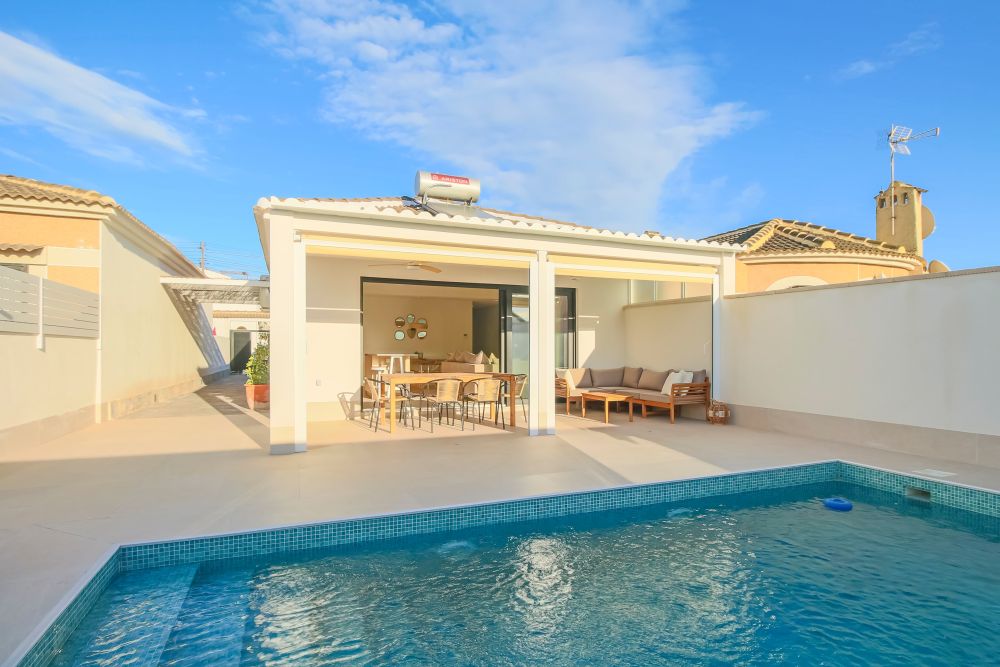 For sale - 3 Bedroom 2 Bathroom Villa in Torrevieja - La Siesta - El Salado - Torreta  - Alicante