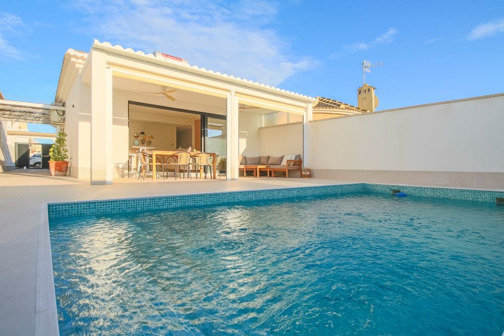 For sale - 3 Bedroom 2 Bathroom Villa in Torrevieja - La Siesta - El Salado - Torreta  - Alicante