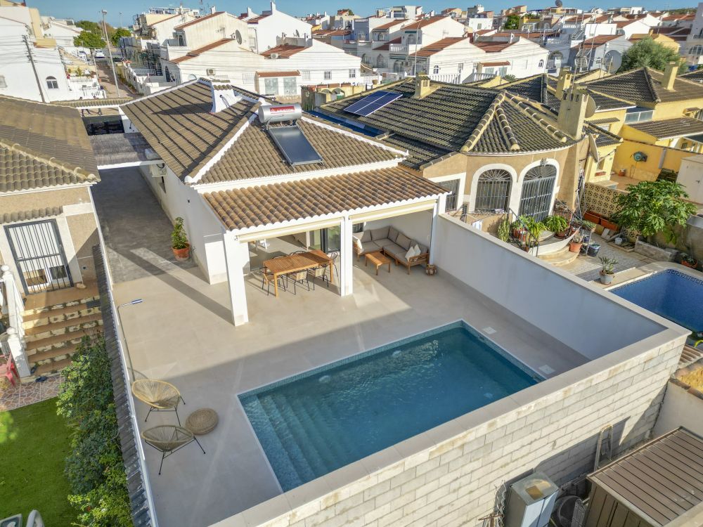 For sale - 3 Bedroom 2 Bathroom Villa in Torrevieja - La Siesta - El Salado - Torreta  - Alicante