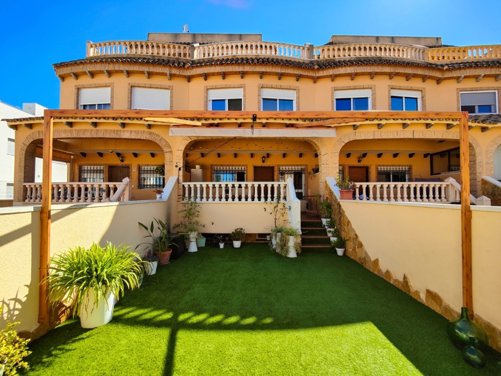 4 Bedroom 3 Bathroom Townhouse in Guardamar del Segura