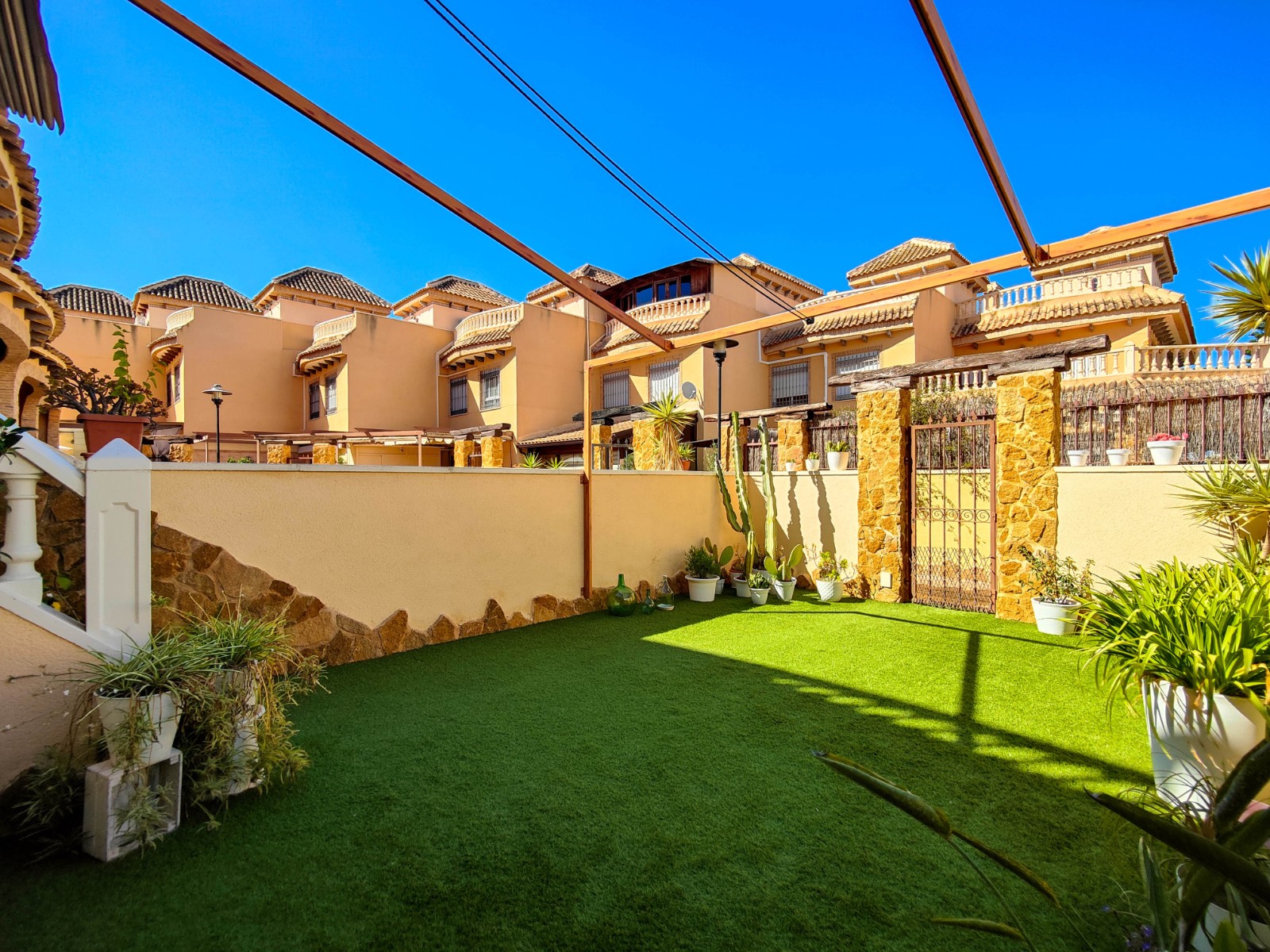 For sale - 4 Bedroom 3 Bathroom Townhouse in Guardamar del Segura - Guardamar - El Raso  - Alicante