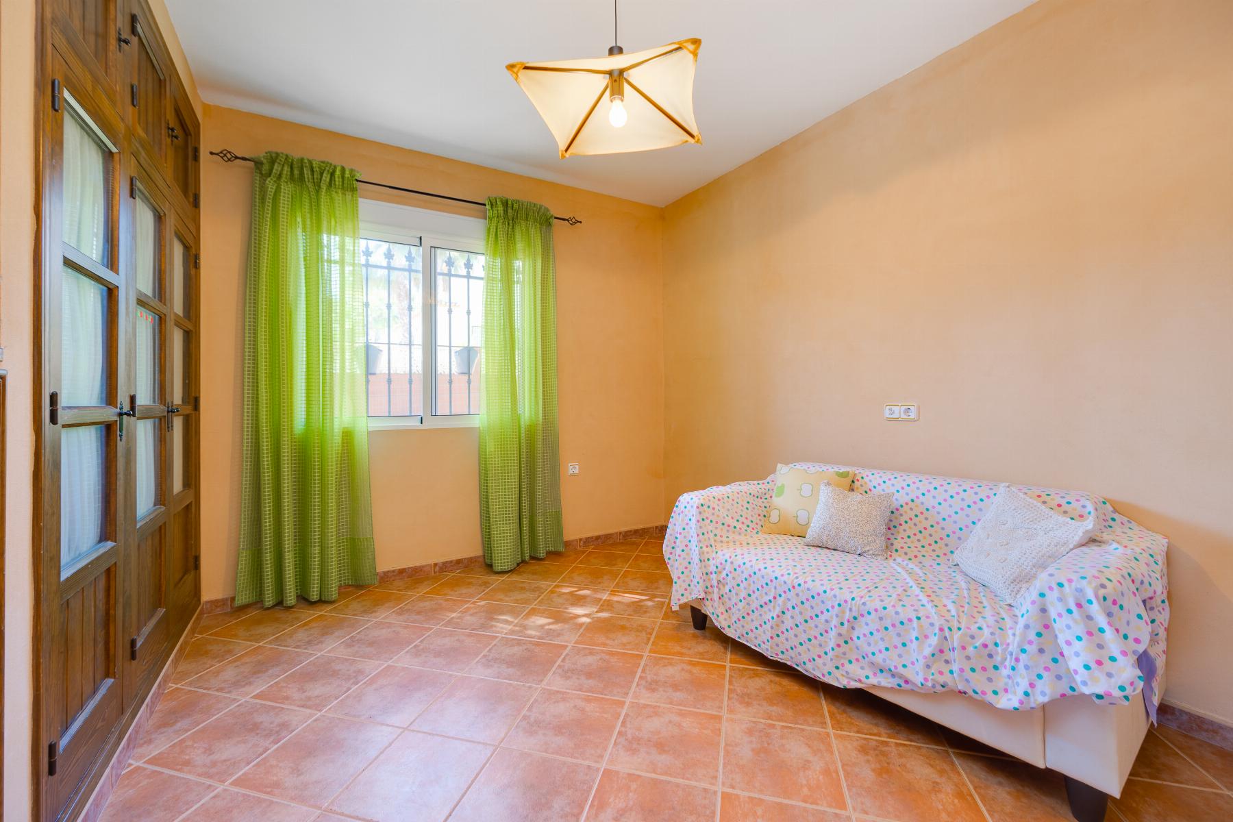 For sale - 5 Bedroom 3 Bathroom Chalet in San Miguel de Salinas - San Miguel de Salinas  - Alicante