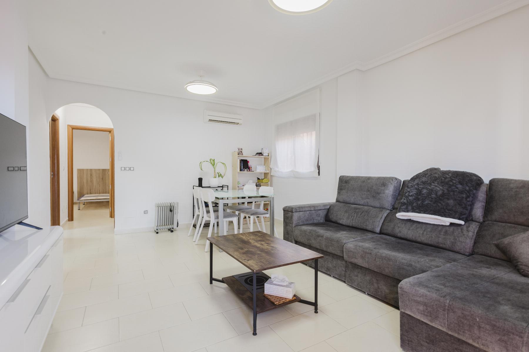 For sale - 2 Bedroom 2 Bathroom Chalet in Torrevieja - Aguas Nuevas  - Alicante