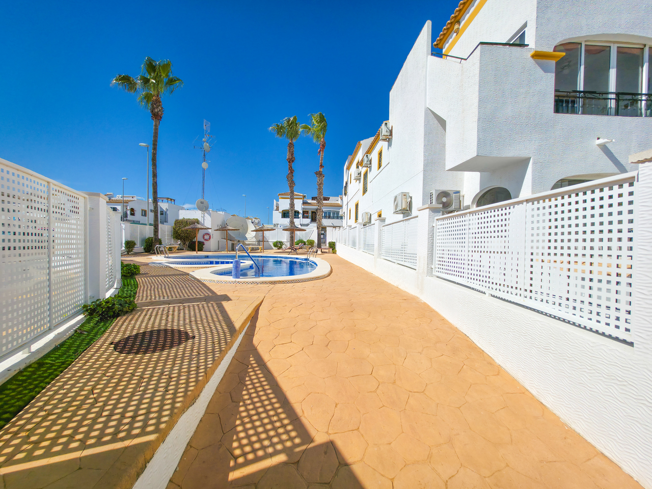 For sale - 2 Bedroom 1 Bathroom Penthouse Apartment in Vistabella Golf Los Montesinos - , Vistabella Golf, Alicante, Spain - Alicante