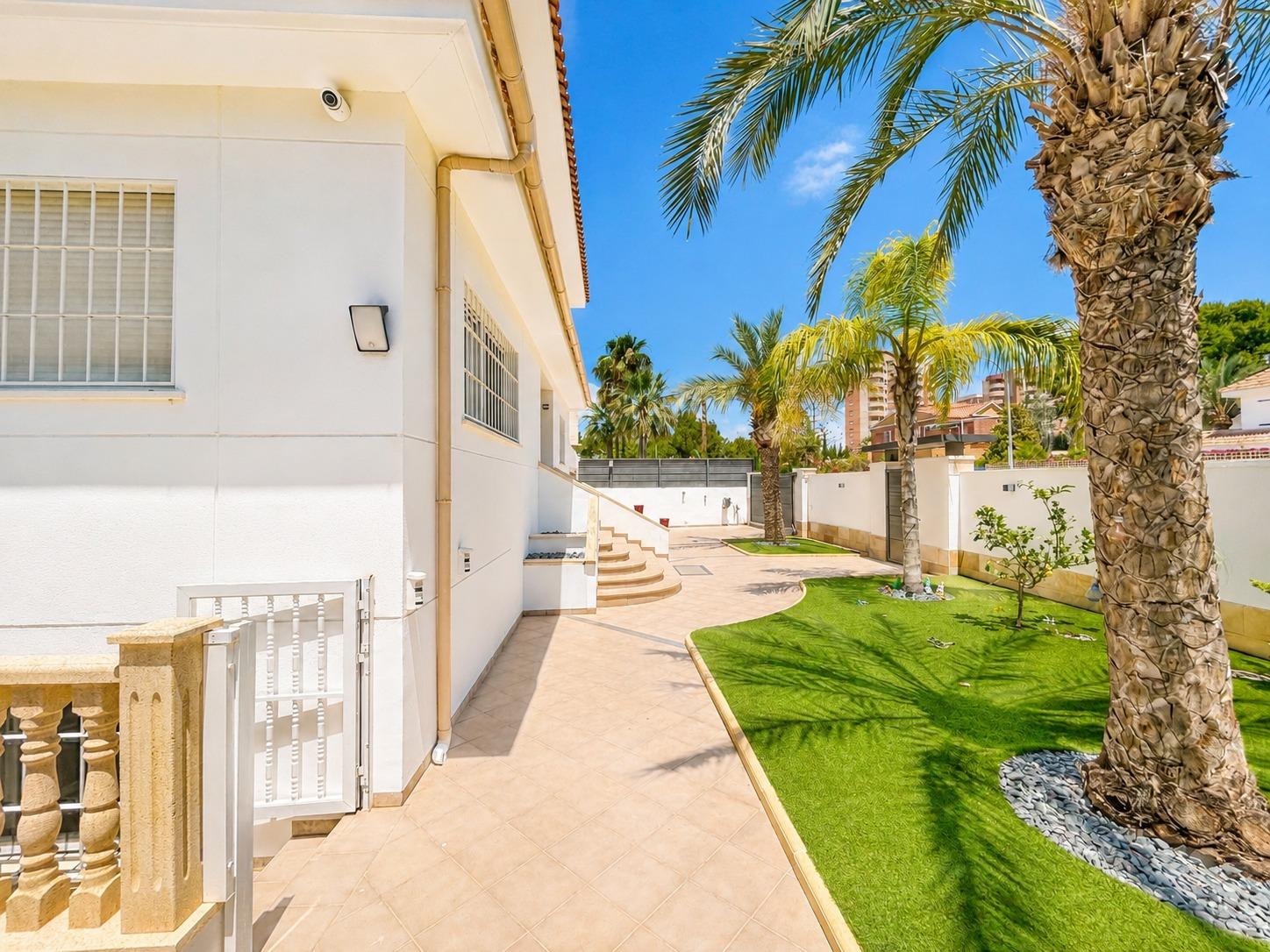 For sale - 4 Bedroom 5 Bathroom Villa in Cabo Roig - Campoamor  - Alicante