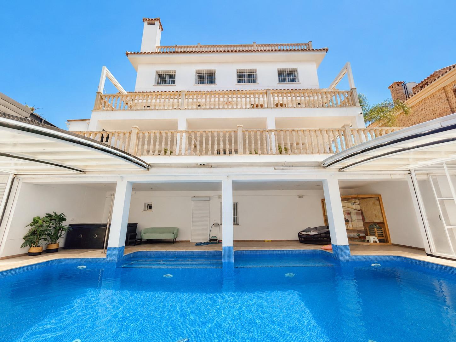 For sale - 4 Bedroom 5 Bathroom Villa in Cabo Roig - Campoamor  - Alicante