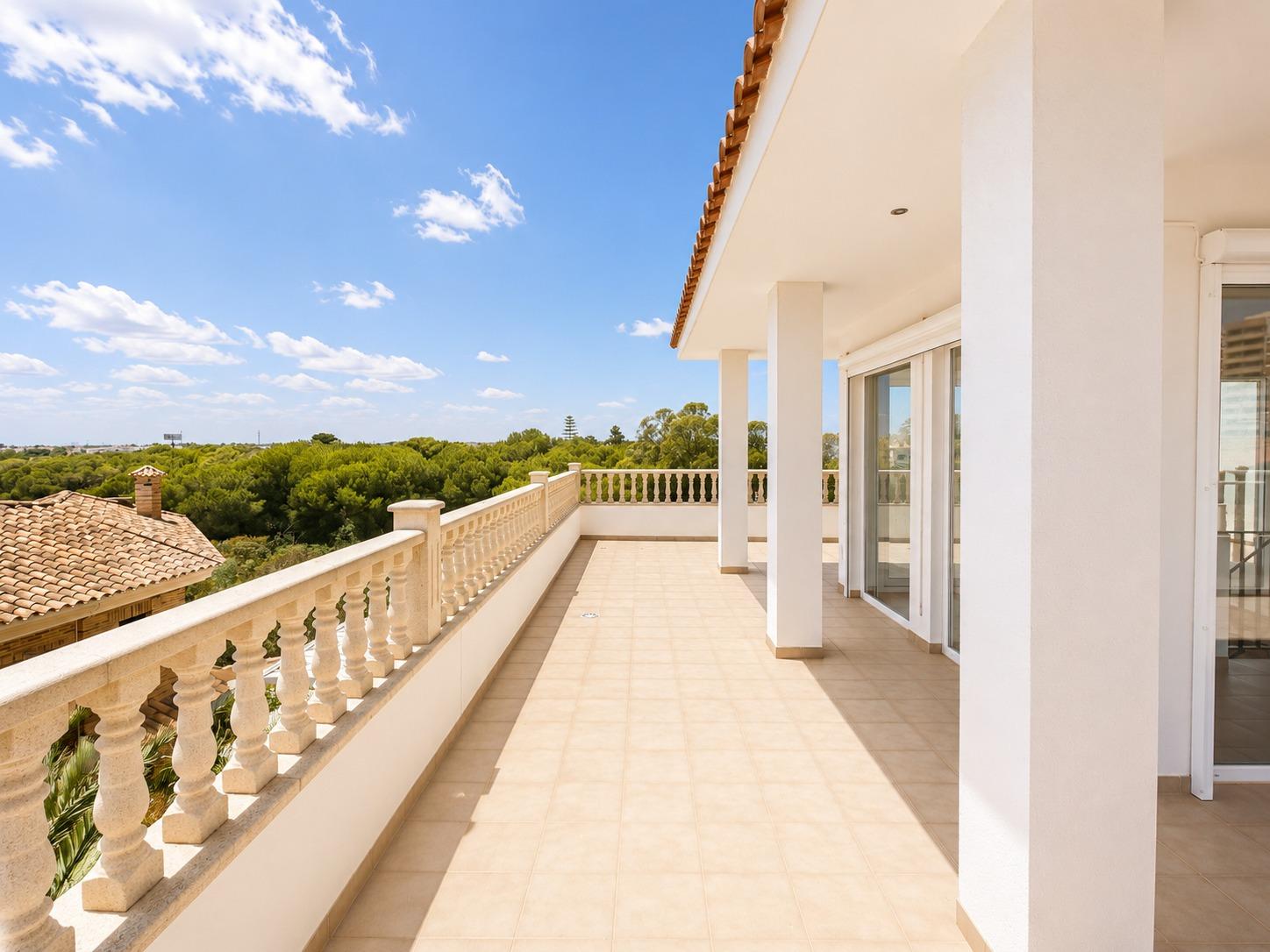 For sale - 4 Bedroom 5 Bathroom Villa in Cabo Roig - Campoamor  - Alicante