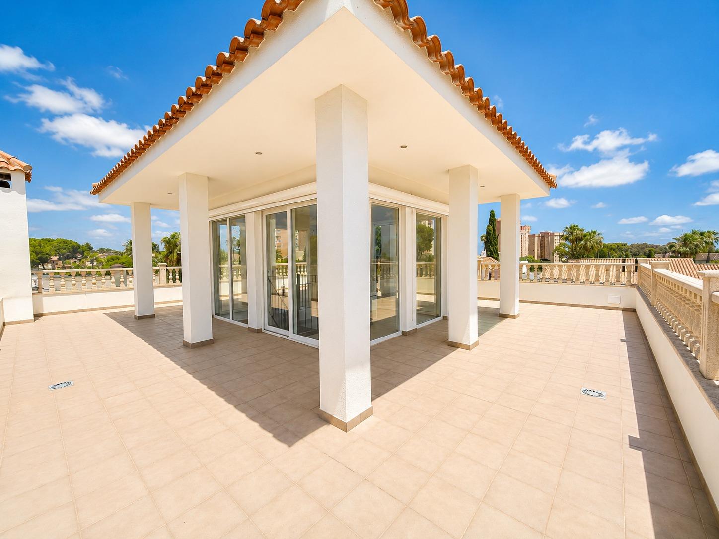 For sale - 4 Bedroom 5 Bathroom Villa in Cabo Roig - Campoamor  - Alicante