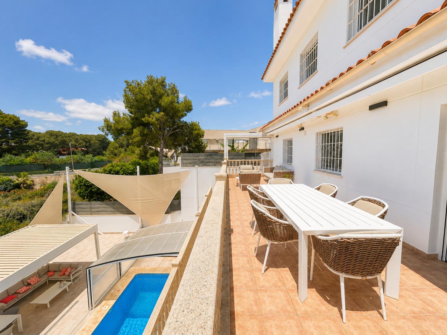 For sale - 4 Bedroom 5 Bathroom Villa in Cabo Roig - Campoamor  - Alicante