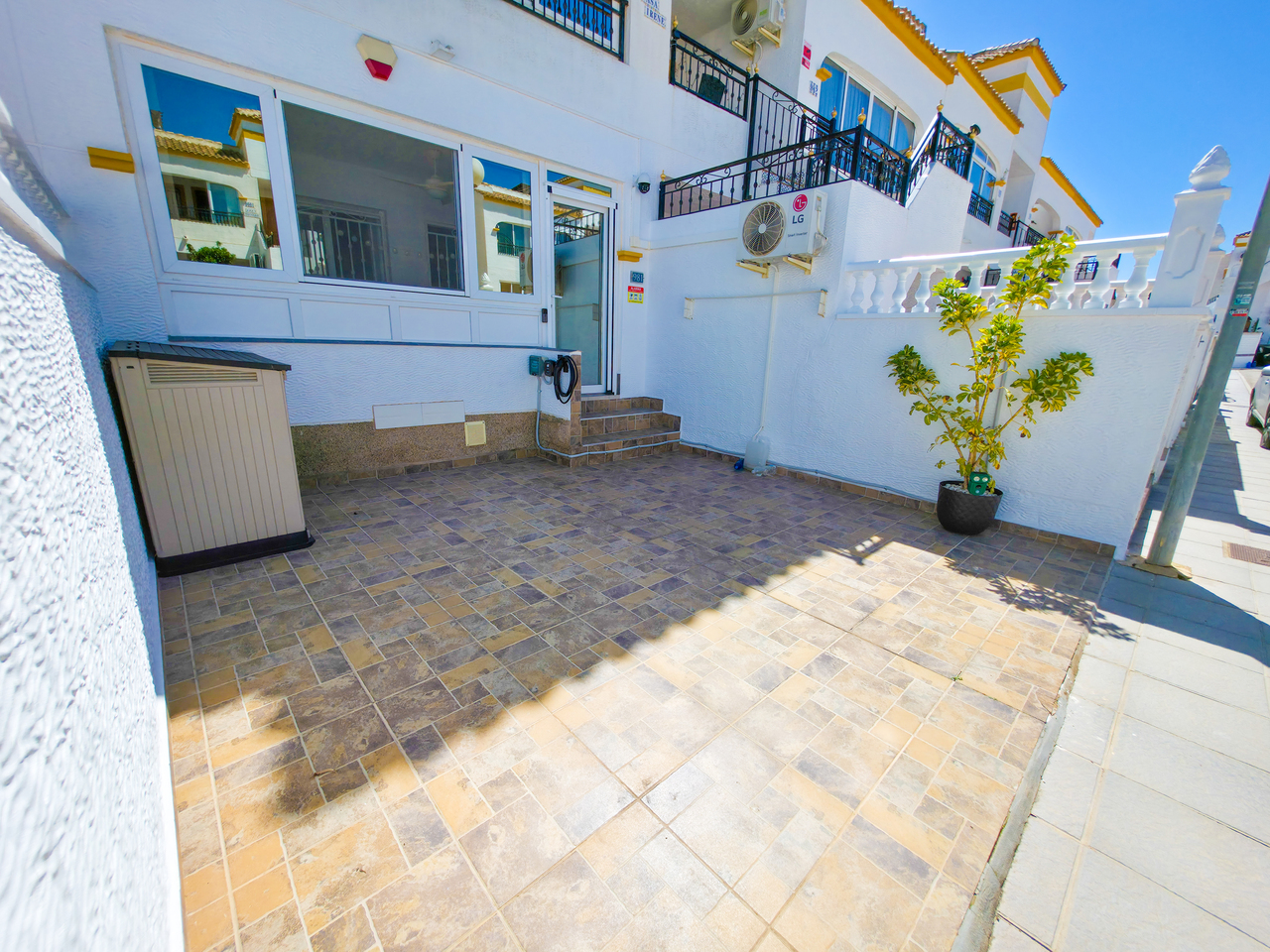 For sale - 2 Bedroom 1 Bathroom Apartment in Los Montesinos - , Vistabella Golf, Alicante, Spain - Alicante
