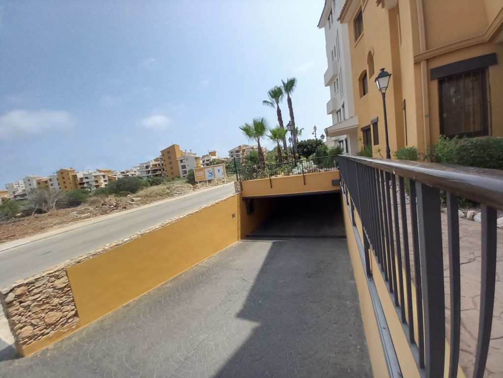 For sale - 2 Bedroom 1 Bathroom Penthouse in Punta Prima -  - Alicante