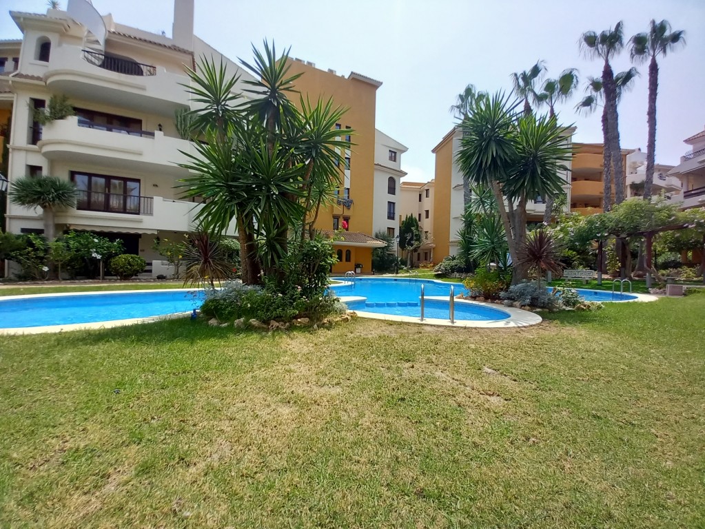 For sale - 2 Bedroom 1 Bathroom Penthouse in Punta Prima -  - Alicante