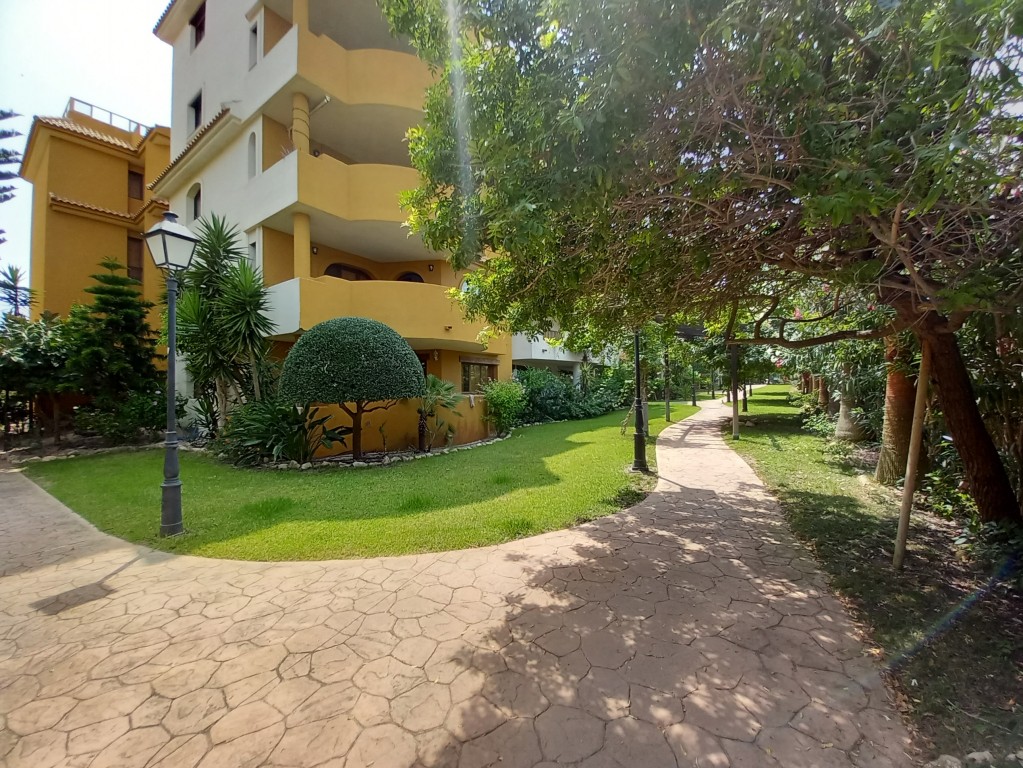 For sale - 2 Bedroom 1 Bathroom Penthouse in Punta Prima -  - Alicante