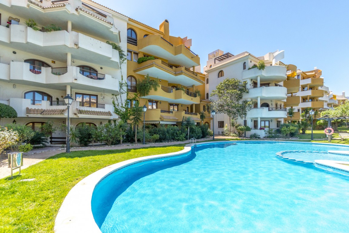 For sale - 2 Bedroom 1 Bathroom Penthouse in Punta Prima -  - Alicante