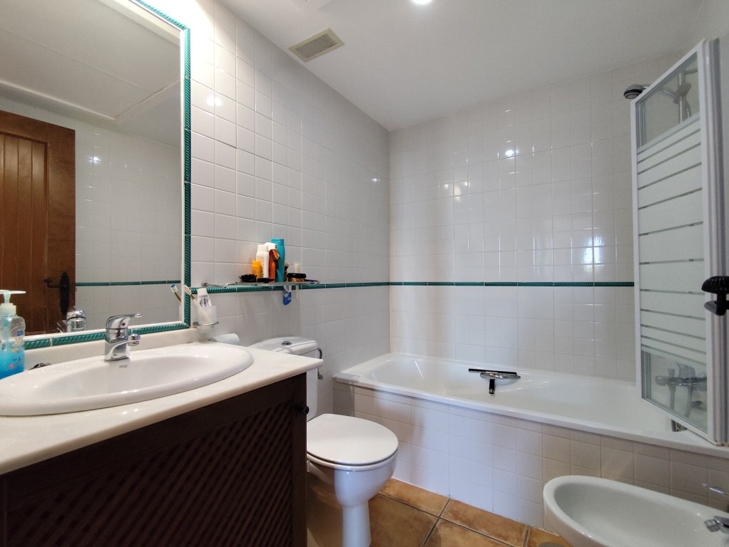 For sale - 2 Bedroom 1 Bathroom Penthouse in Punta Prima -  - Alicante