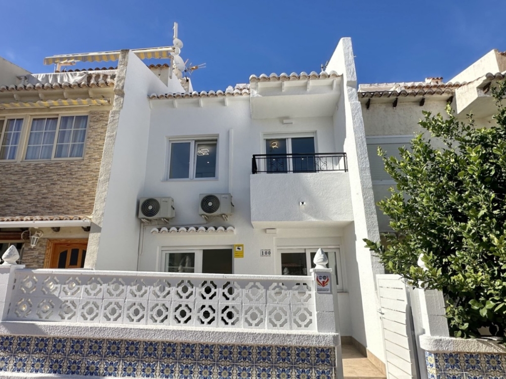 3 Bedroom 2 Bathroom Townhouse in Torrevieja