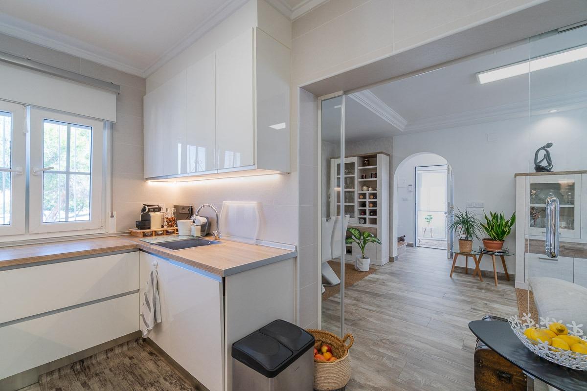 For sale - 4 Bedroom 3 Bathroom Villa in Villamartin - Las filipinas  - Alicante