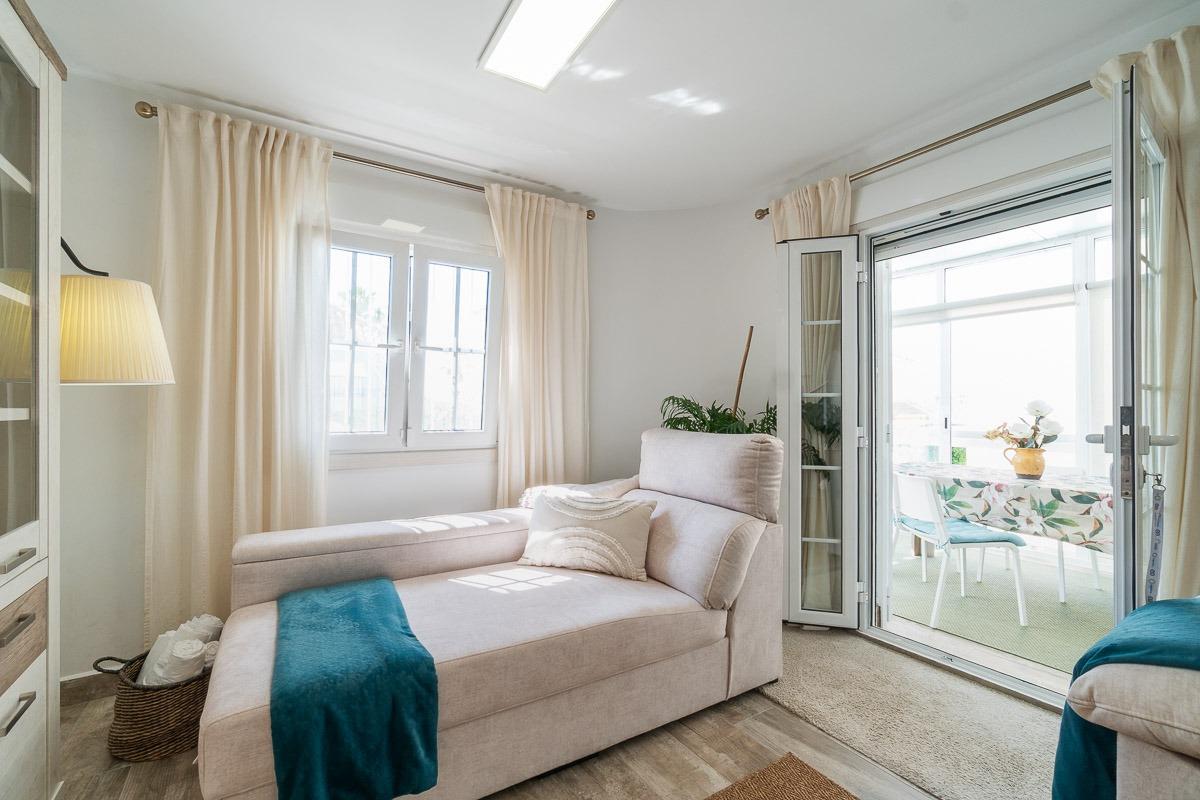 For sale - 4 Bedroom 3 Bathroom Villa in Villamartin - Las filipinas  - Alicante