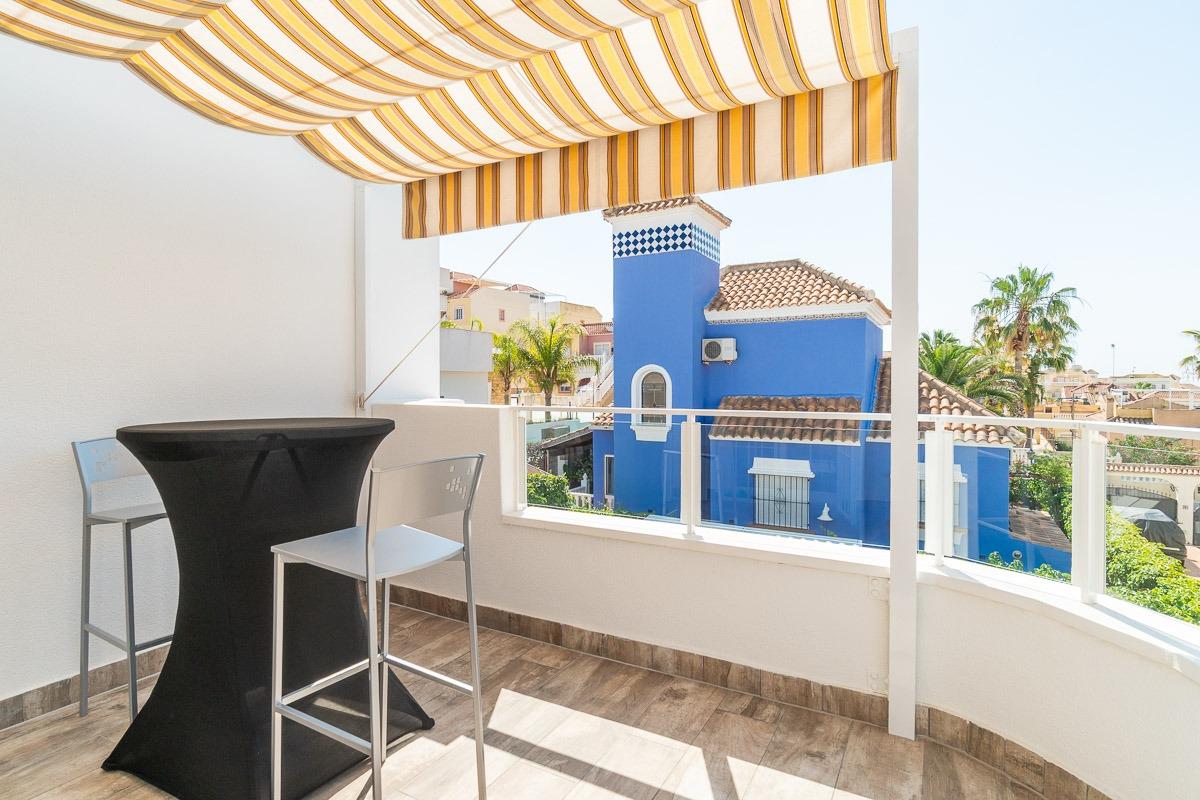 For sale - 4 Bedroom 3 Bathroom Villa in Villamartin - Las filipinas  - Alicante