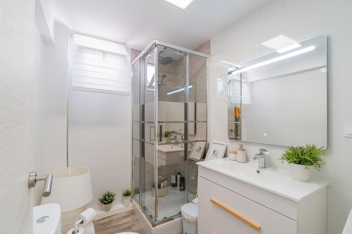 For sale - 4 Bedroom 3 Bathroom Villa in Villamartin - Las filipinas  - Alicante