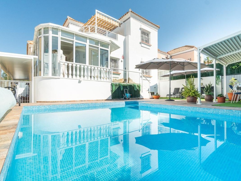 4 Bedroom 3 Bathroom Villa in Villamartin