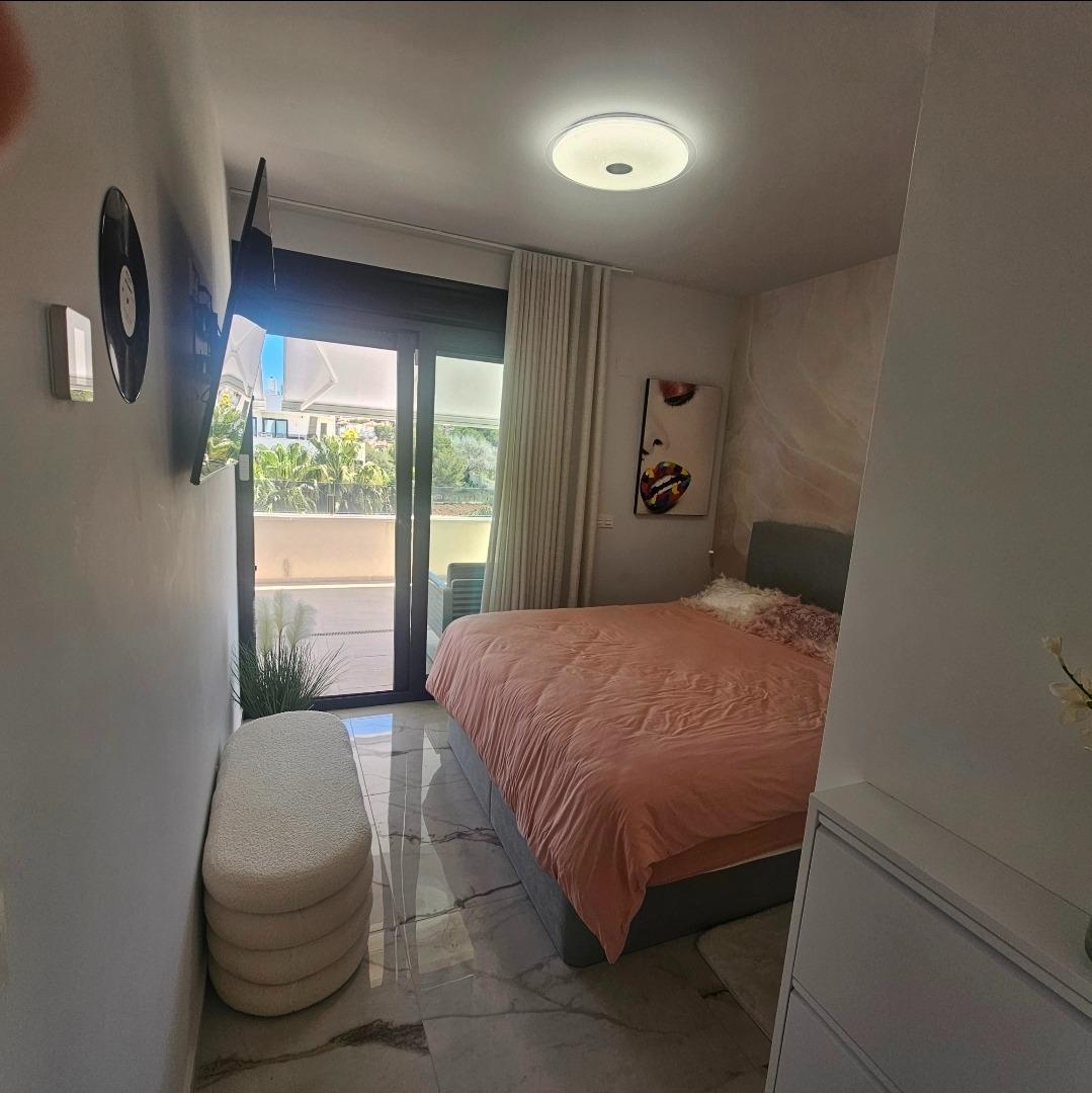 For sale - 4 Bedroom 2 Bathroom Penthouse in Orihuela Costa - Los Almendros-la Florida  - Alicante