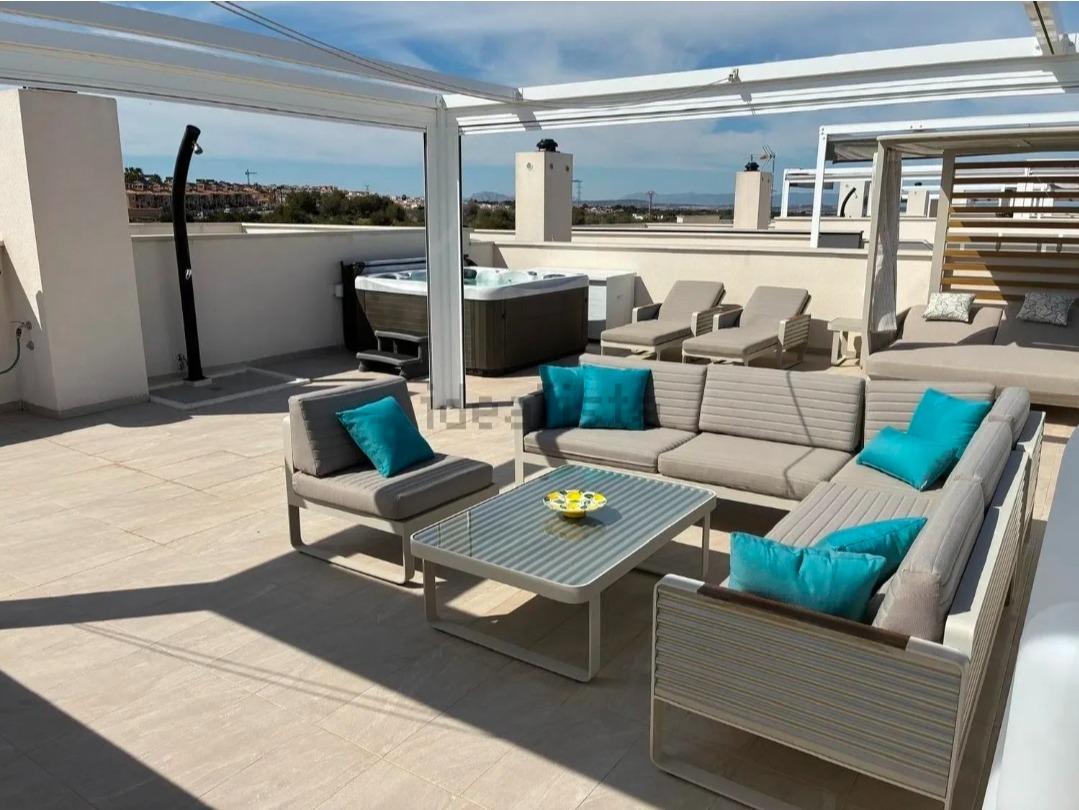 For sale - 4 Bedroom 2 Bathroom Penthouse in Orihuela Costa - Los Almendros-la Florida  - Alicante