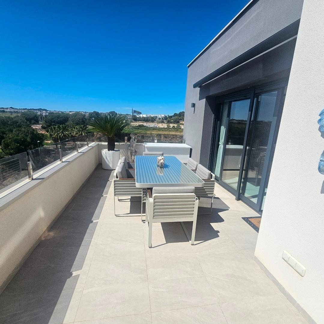 For sale - 4 Bedroom 2 Bathroom Penthouse in Orihuela Costa - Los Almendros-la Florida  - Alicante