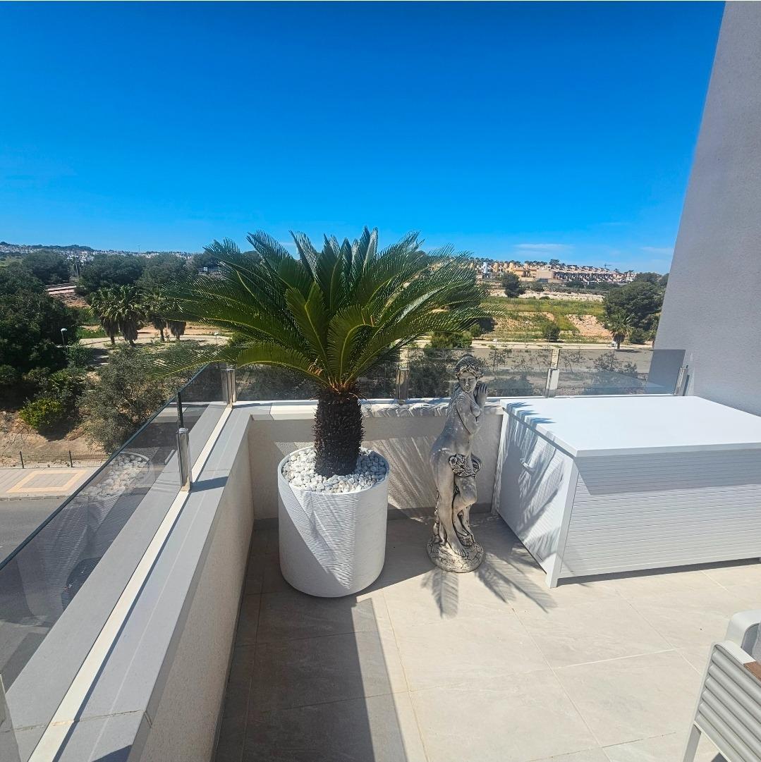 For sale - 4 Bedroom 2 Bathroom Penthouse in Orihuela Costa - Los Almendros-la Florida  - Alicante