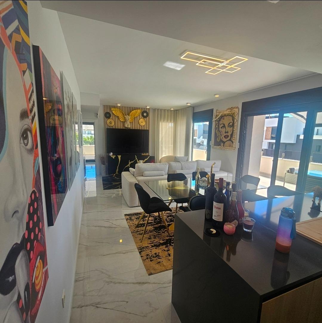 For sale - 4 Bedroom 2 Bathroom Penthouse in Orihuela Costa - Los Almendros-la Florida  - Alicante