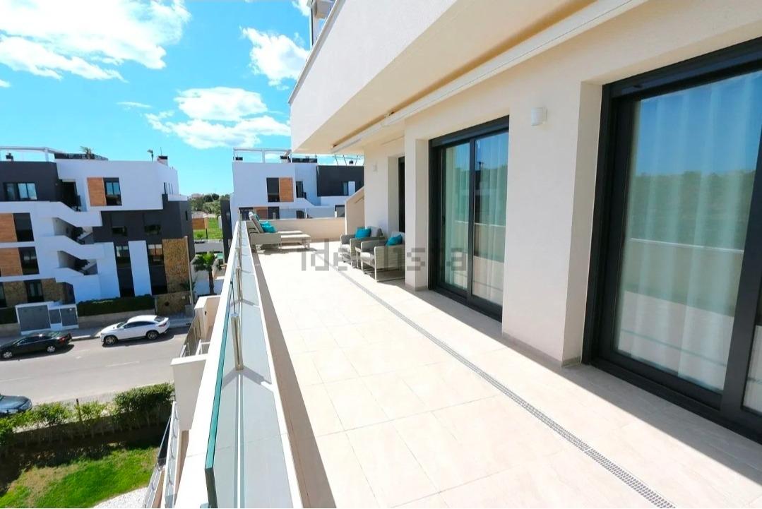 For sale - 4 Bedroom 2 Bathroom Penthouse in Orihuela Costa - Los Almendros-la Florida  - Alicante