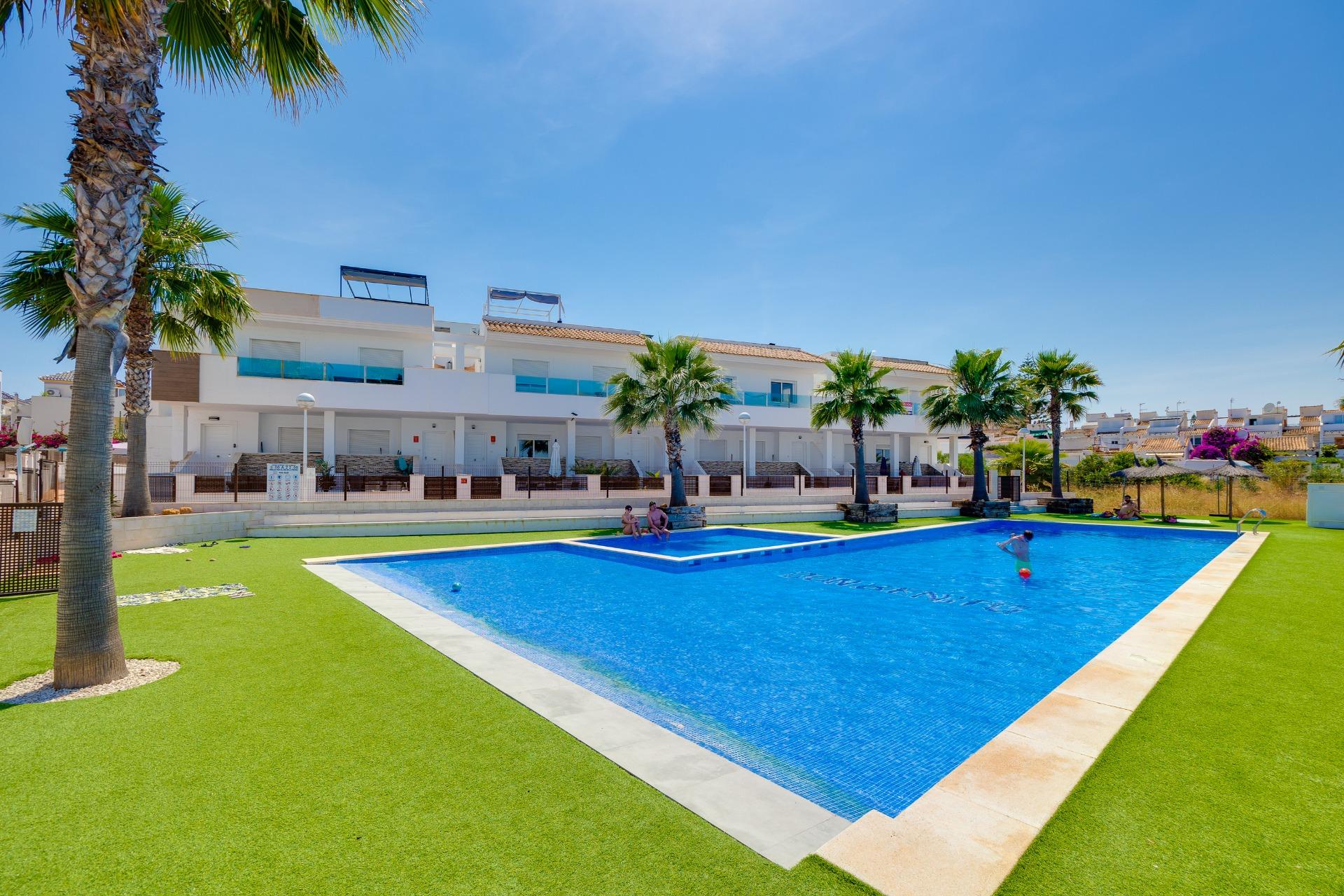 For sale - 3 Bedroom 3 Bathroom Town House in Torrevieja - Los Balcones  - Alicante