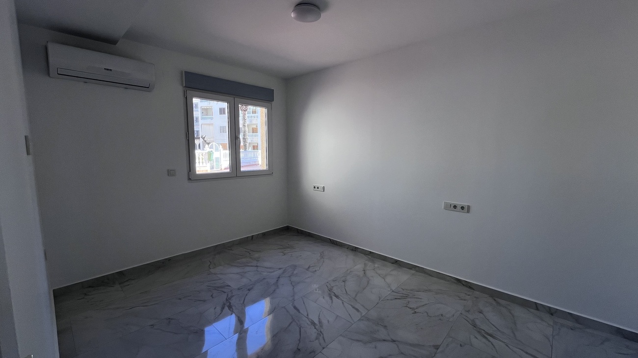 For sale - 2 Bedroom 2 Bathroom Bungalow in Torrevieja -  - Alicante